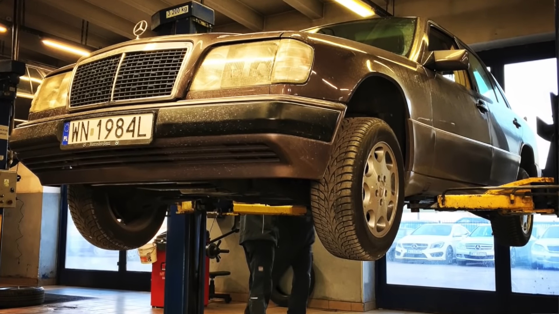 Mercedes W124 w Broler.Serwis na rzetelnej kontroli.